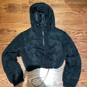 Cropped black puffer jacket